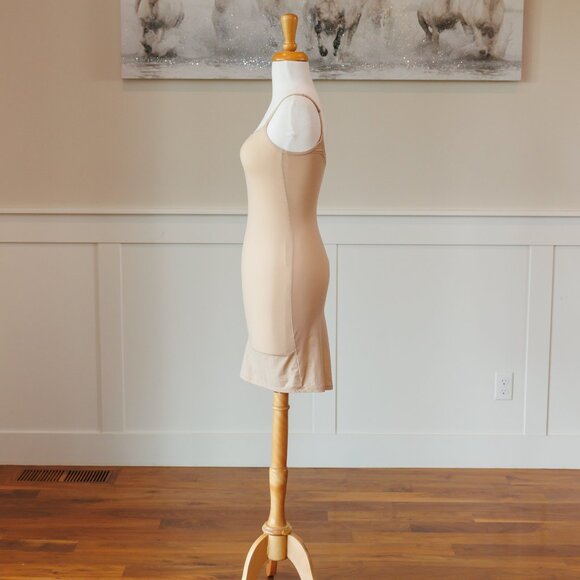 Skims - Picture 3 of 9